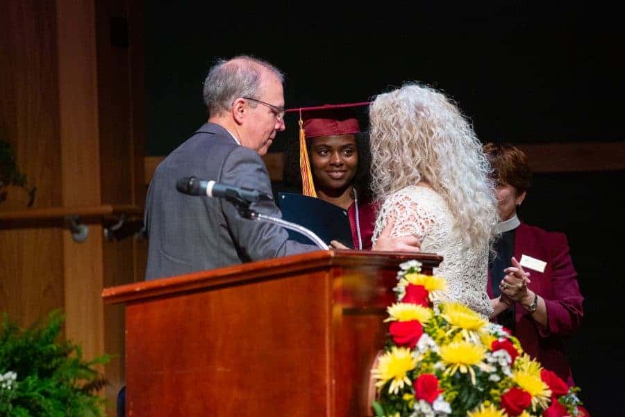 w10766_SeniorHonorsConvocation_ESJ1819_©19LauraEvans