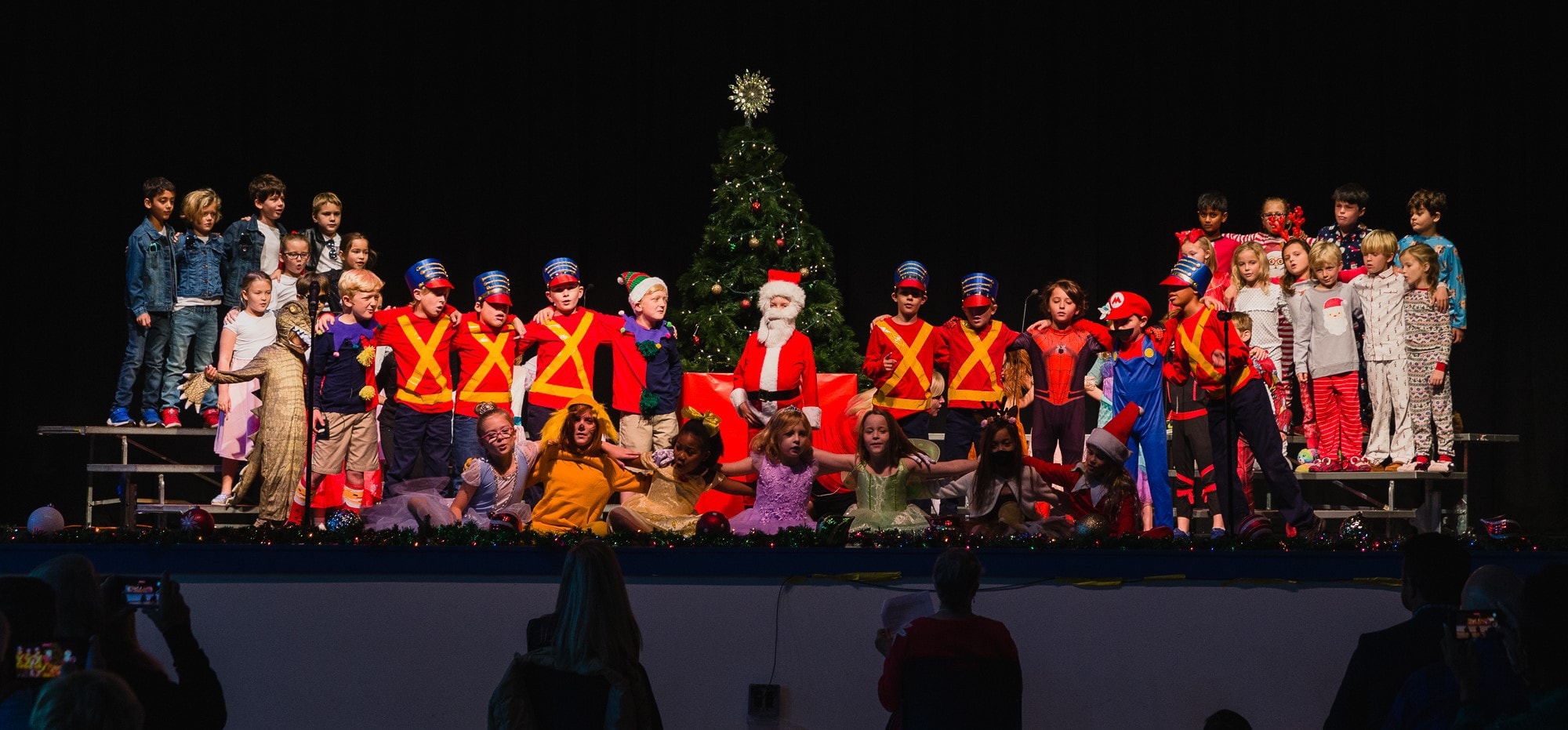 w9261_ChristmasPerform_STM_ESJ2122_©21LauraEvans (1)